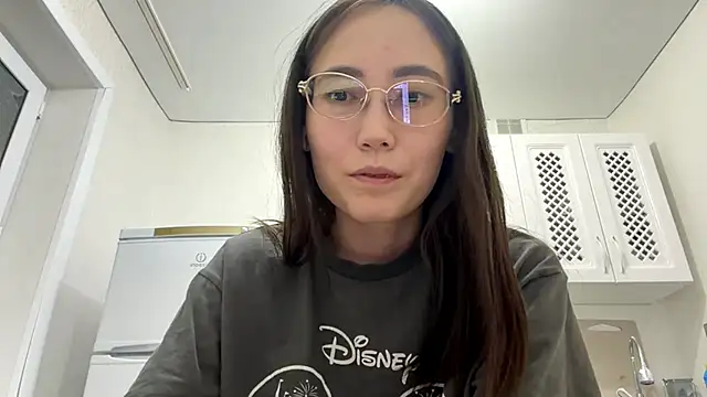Snapshot of VickieTrudo chatting on 06.21.26 VickieTrudo online show from 06.21.26
