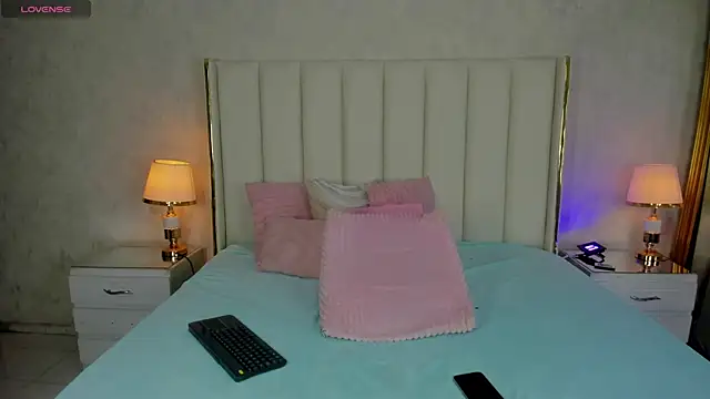 Snapshot of KaylaDavies chatting on 06.19.26 KaylaDavies online show from 06.19.26