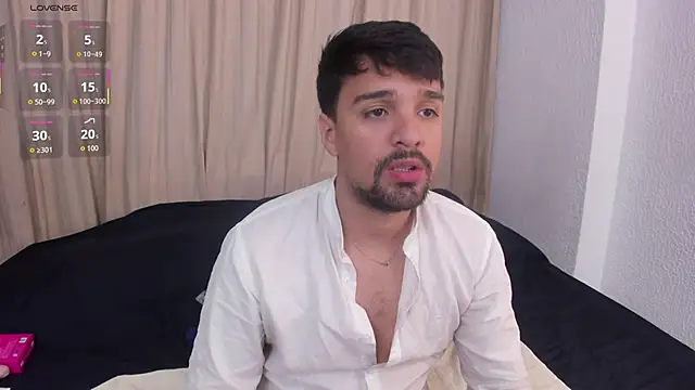 Snapshot of max_ed chatting on 06.08.26 max ed online show from 06.08.26
