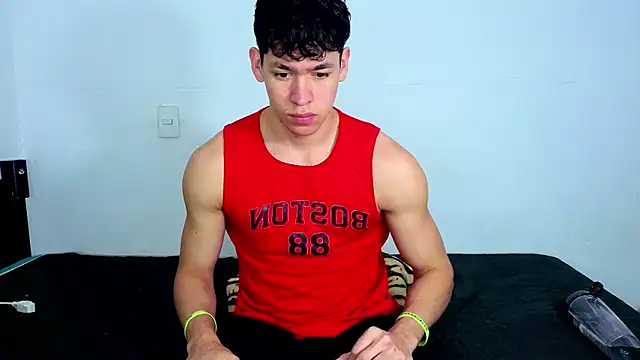 Snapshot of Luke_Muscle chatting on 06.03.26 Luke Muscle online show from 06.03.26