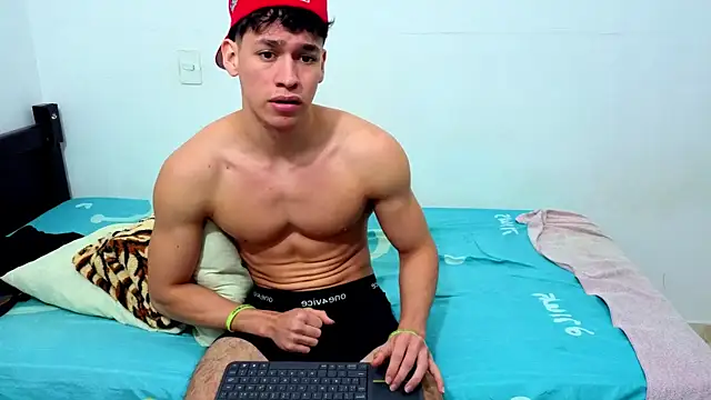 Snapshot of Luke_Muscle chatting on 06.09.26 Luke Muscle online show from 06.09.26