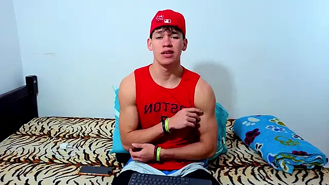 Snapshot of Luke_Muscle chatting on 06.16.26 Luke Muscle online show from 06.16.26