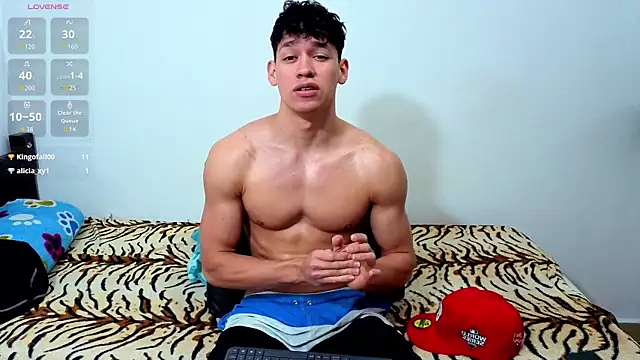 Snapshot of Luke_Muscle chatting on 06.20.26 Luke Muscle online show from 06.20.26