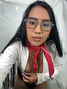 Snapshot of Nana-Benavides chatting on 05.28.26 Nana-Benavides online show from 05.28.26