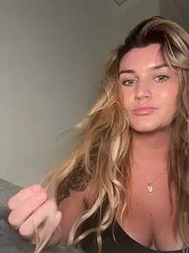Snapshot of thebeachyblonde chatting on 07.14.26 thebeachyblonde online show from 07.14.26