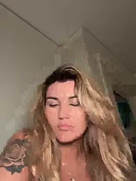 Snapshot of thebeachyblonde chatting on 07.14.26 thebeachyblonde online show from 07.14.26