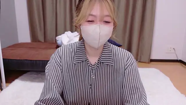 Snapshot of Riona_H chatting on 05.30.26 Riona H online show from 05.30.26