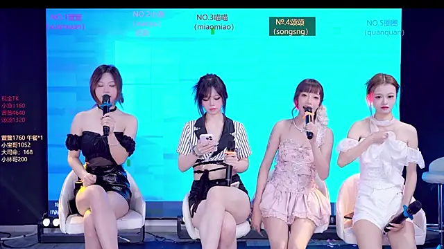 Snapshot of Xt-001 chatting on 06.11.26 Xt-001 online show from 06.11.26