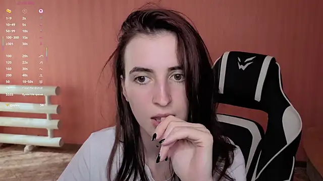 Snapshot of reaissss chatting on 06.18.26 reaissss online show from 06.18.26
