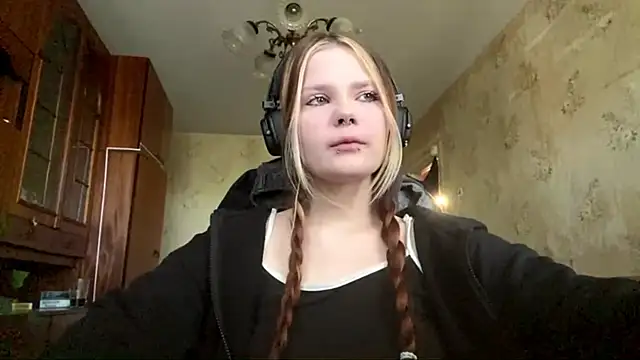 Snapshot of SusanaLeichty chatting on 05.27.26 SusanaLeichty online show from 05.27.26