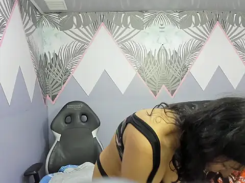 Snapshot of AuroraGreyy chatting on 05.27.26 AuroraGreyy online show from 05.27.26