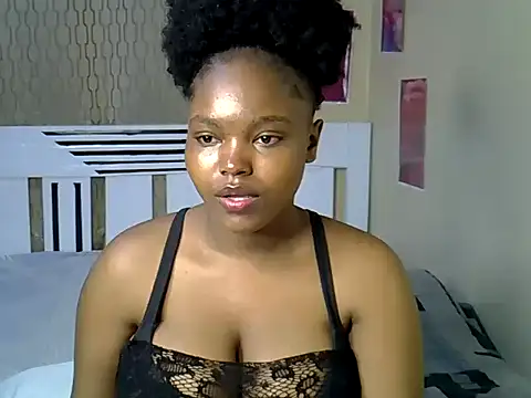 Snapshot of Lucydiva33 chatting on 05.27.26 Lucydiva33 online show from 05.27.26