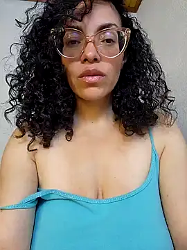 LUCI LOVE online show from 01.02.25