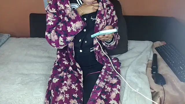 Tiny Latifah online show from 06.28.26