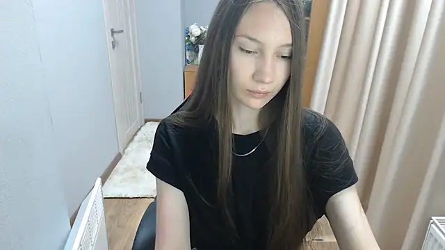 Snapshot of DollAshley chatting on 06.21.26 DollAshley online show from 06.21.26