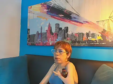 Snapshot of Madame_mature1 chatting on 06.05.26 Madame mature1 online show from 06.05.26