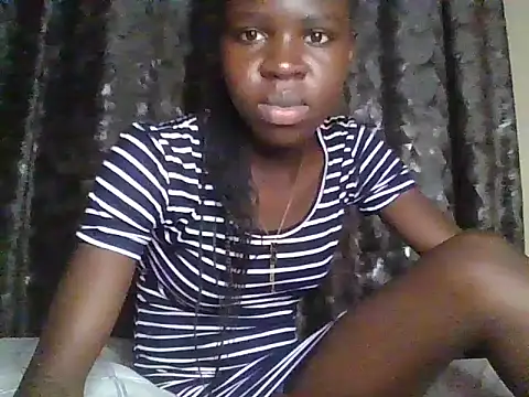 Snapshot of small_diva chatting on 05.31.26 small diva online show from 05.31.26