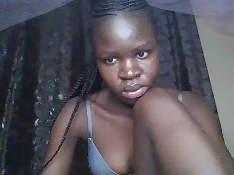 Snapshot of small_diva chatting on 06.28.26 small diva online show from 06.28.26