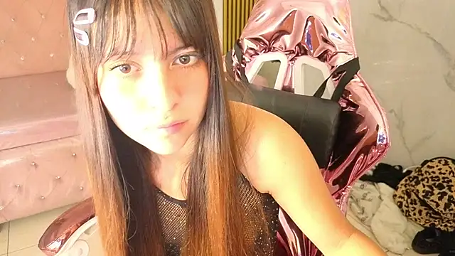 Snapshot of isabeau_s chatting on 06.23.26 isabeau s online show from 06.23.26