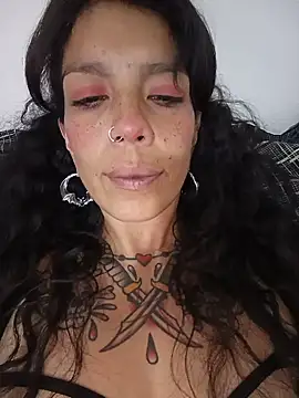 Snapshot of SweetVenomMilf chatting on 06.03.26 SweetVenomMilf online show from 06.03.26