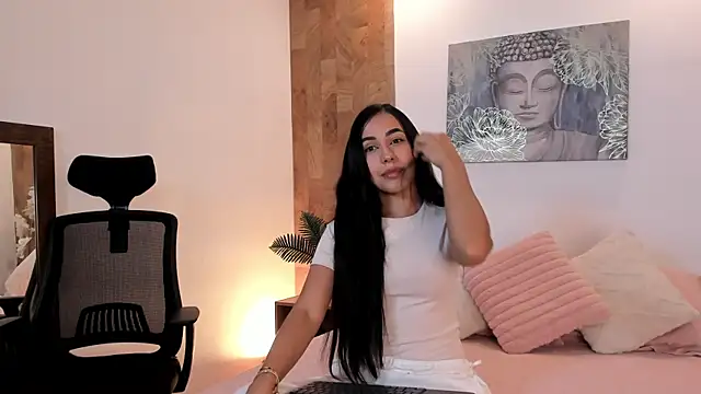 Snapshot of Nicole_Fx chatting on 05.25.26 Nicole Fx online show from 05.25.26