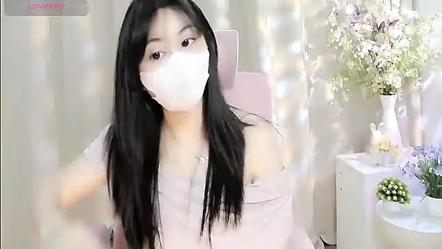 Snapshot of shynana chatting on 05.29.26 shynana online show from 05.29.26
