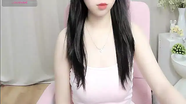 Snapshot of shynana chatting on 05.30.26 shynana online show from 05.30.26