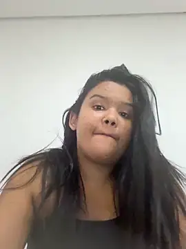 Snapshot of Eumileninha chatting on 05.25.26 Eumileninha online show from 05.25.26