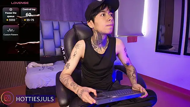 Snapshot of hottiesjuls chatting on 07.29.26 hottiesjuls online show from 07.29.26