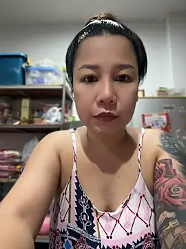 Snapshot of LINDA_HD chatting on 06.12.26 LINDA HD online show from 06.12.26