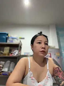 Snapshot of LINDA_HD chatting on 06.17.26 LINDA HD online show from 06.17.26