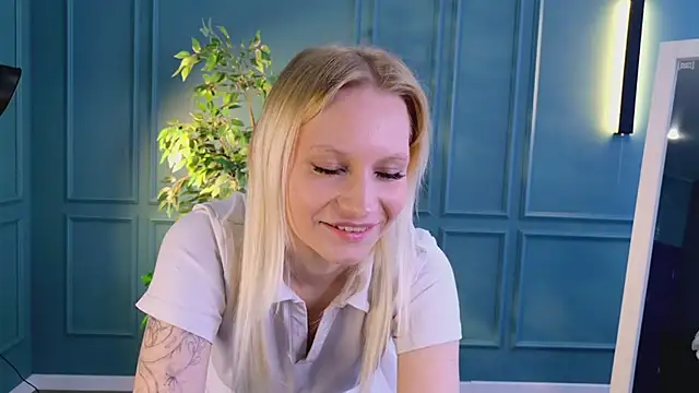Snapshot of haleybooo chatting on 05.26.26 haleybooo online show from 05.26.26