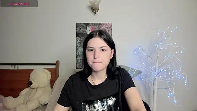 Snapshot of Kira_Devi chatting on 05.27.26 Kira Devi online show from 05.27.26