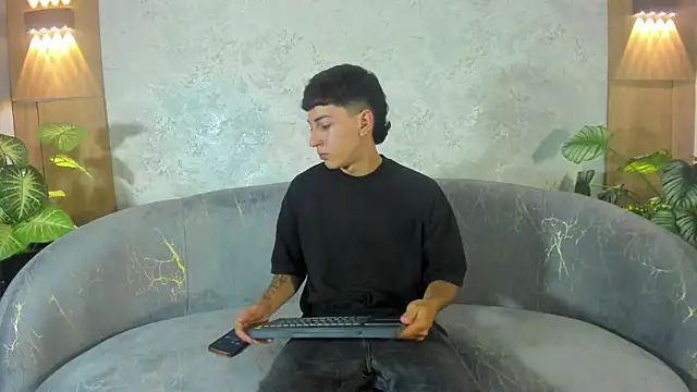 Snapshot of Gian_Rossi chatting on 06.13.26 Gian Rossi online show from 06.13.26