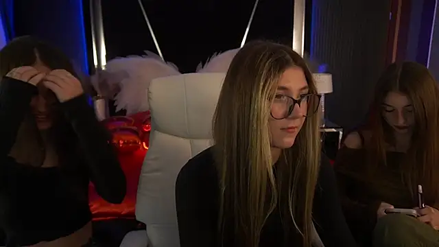 Snapshot of Talia_Blakwood chatting on 06.19.26 Talia Blakwood online show from 06.19.26