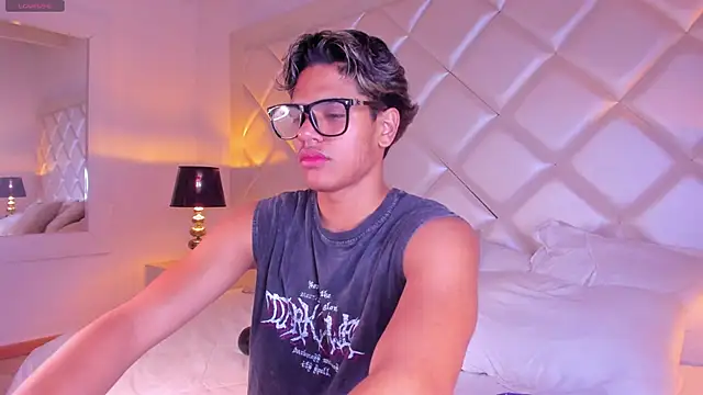 Snapshot of MarcoDeluxxe chatting on 05.29.26 MarcoDeluxxe online show from 05.29.26
