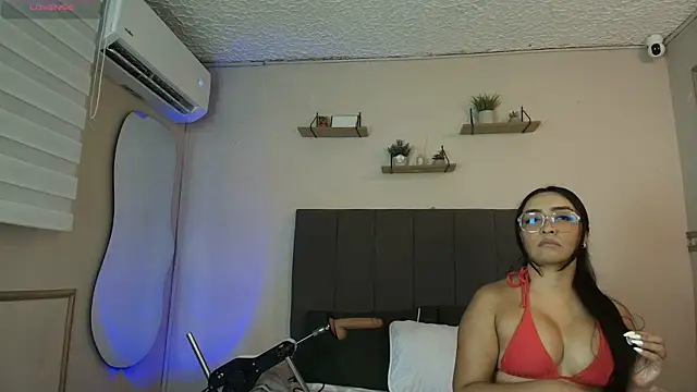 Moly Juicy online show from 07.10.26