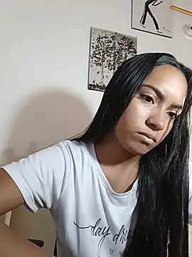 Snapshot of xcleila chatting on 06.20.26 xcleila online show from 06.20.26