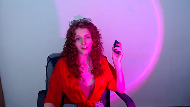 Snapshot of ViolaHot_ chatting on 06.14.26 ViolaHot online show from 06.14.26