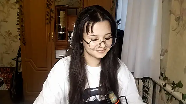 Snapshot of Adilily chatting on 05.29.26 Adilily online show from 05.29.26
