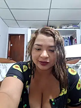Snapshot of leonorq chatting on 05.27.26 leonorq online show from 05.27.26