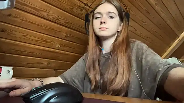 Snapshot of MariaLake chatting on 06.25.26 MariaLake online show from 06.25.26
