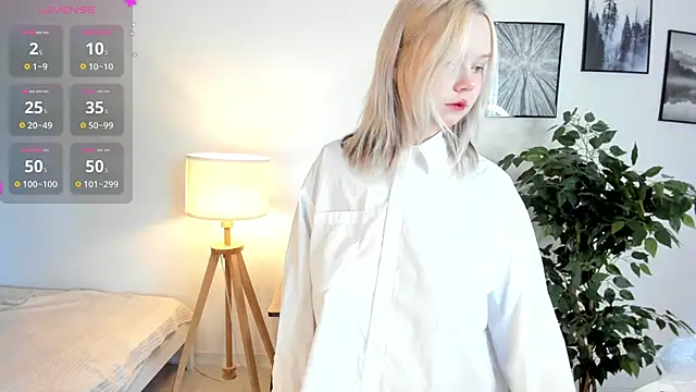 Snapshot of Shy_nikka_4you chatting on 06.18.26 Shy nikka 4you online show from 06.18.26