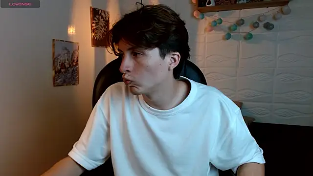 Snapshot of Marcoviolet chatting on 06.16.26 Marcoviolet online show from 06.16.26