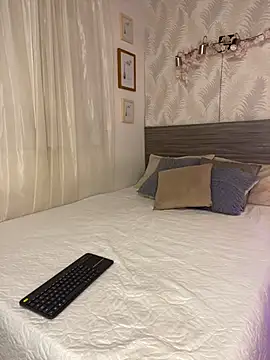 Isisjames online show from 06.13.26