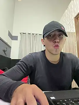 Snapshot of Fer_Ti chatting on 06.17.26 Fer Ti online show from 06.17.26