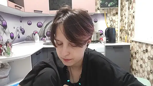 Snapshot of Saranade chatting on 06.17.26 Saranade online show from 06.17.26