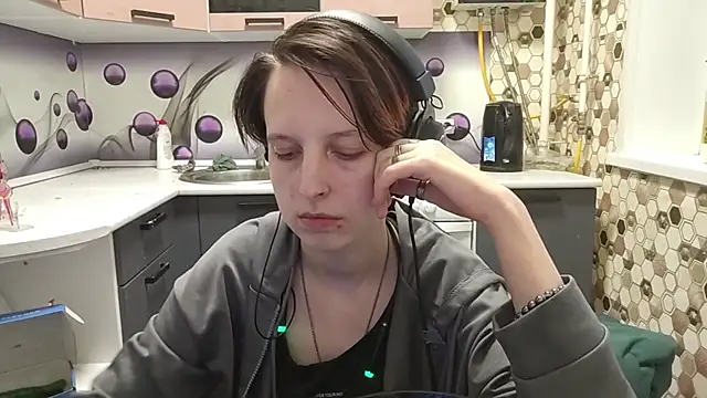 Snapshot of Saranade chatting on 06.25.26 Saranade online show from 06.25.26
