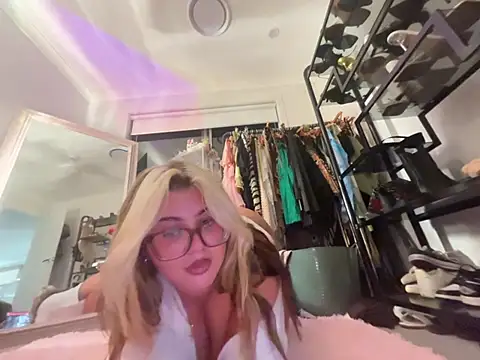 Snapshot of luckygigi chatting on 05.31.26 luckygigi online show from 05.31.26