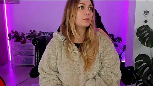 LindaWhite  online show from 02.08.25